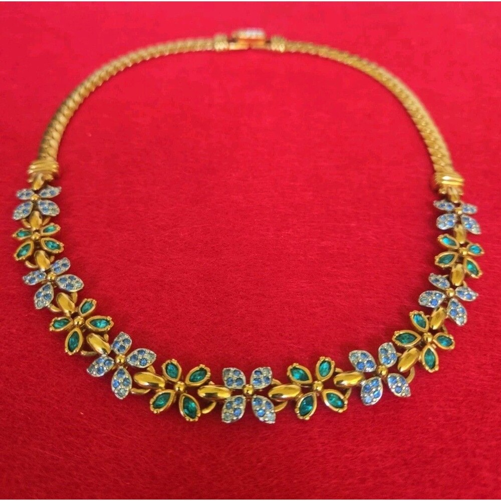 Swarovski Signed Blue Teal Crystal Quatrefoil Flower Gold Plated Necklace Estate - Picture 8 of 15